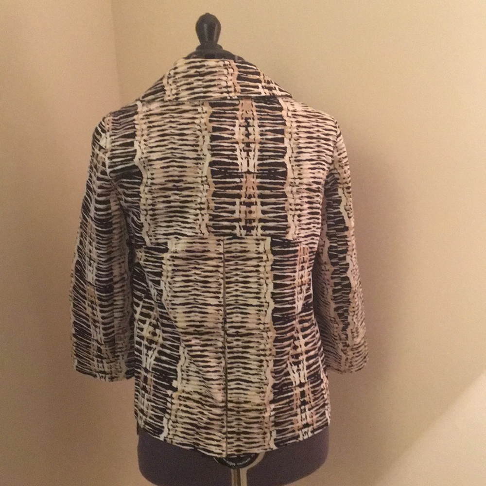 Patterned Business Top - Picture 2 of 2